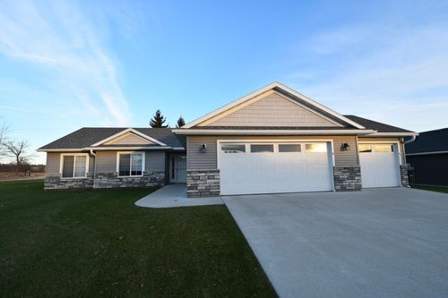 190 Highlands Cir, Zumbrota, MN, 55992-5183 | Card Image