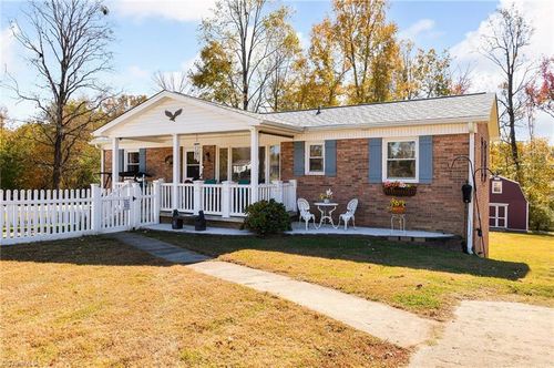 1 N Forrest Dr, Thomasville, NC, 27360-8971 | Card Image