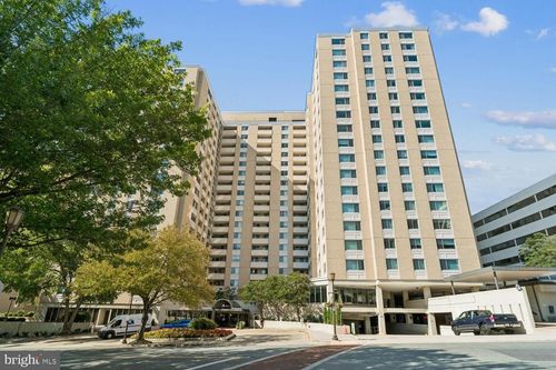 1418-t-4601 N Park Ave, CHEVY CHASE, MD, 20815-4542 | Card Image