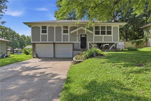 104 Sw Gladstone Dr, Blue Springs, MO, 64014-3912 | Card Image