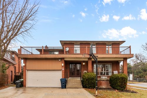 18 Parravano Crt, North York, ON, M2R3S8 | Card Image