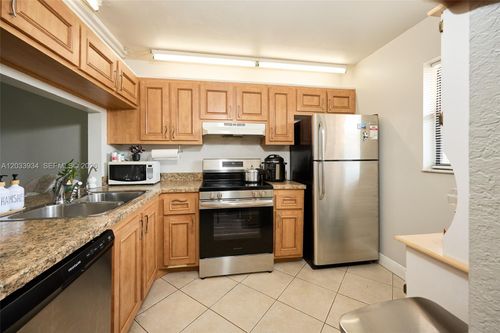 203-940 Nw 104th Ave, Pembroke Pines, FL, 33026-3933 | Card Image
