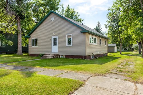 229 7th Ave, Enderlin, ND, 58027-1326 | Card Image
