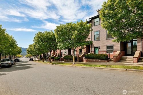 10-1078 Ne High St, Issaquah, WA, 98029-7478 | Card Image