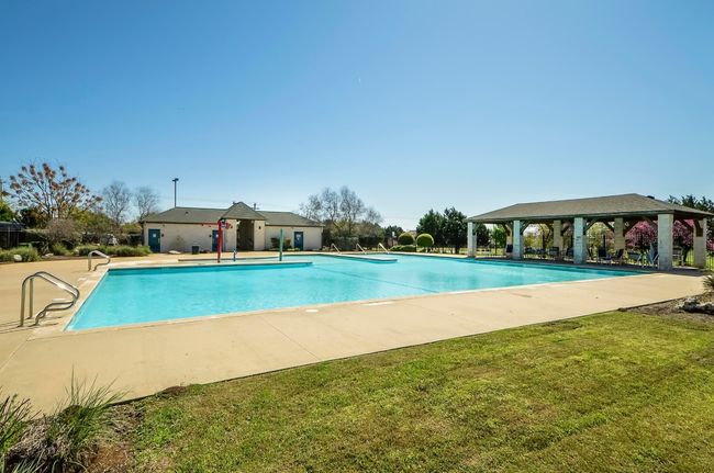 Community Swimming Pool w/Splash Pad | Image 33