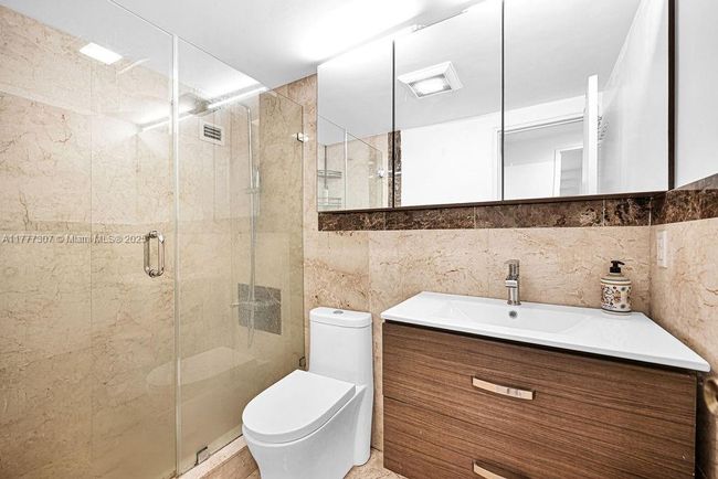 APT-1003 - 10185 Collins Ave, Condo with 1 bedrooms, 1 bathrooms and null parking in Bal Harbour FL | Image 23