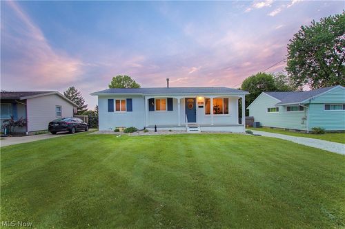 1222 Valley Dr Nw, North Canton, OH, 44720-2247 | Card Image