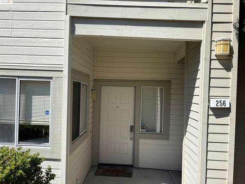 256 Napoli Ct, Hercules, CA, 94547-2203 | Card Image