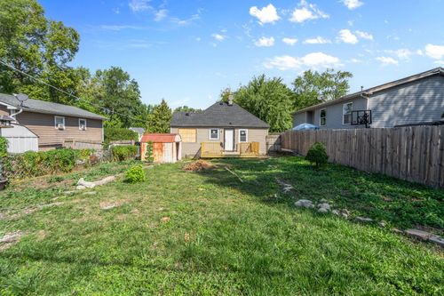 321 Beachview Dr, Round Lake Beach, IL, 60073-2605 | Card Image