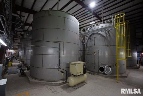 2531 Wiggins Rd, Muscatine, IA, 52761-9138 | Card Image