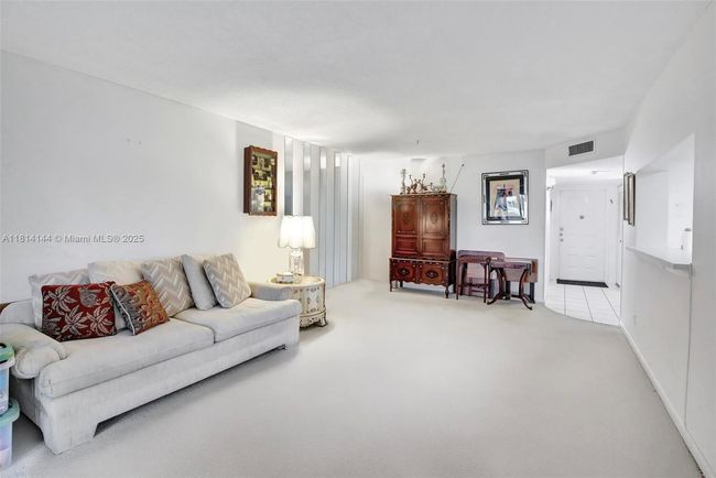 APT-101 - 9510 Seagrape Dr, Condo with 3 bedrooms, 2 bathrooms and null parking in Davie FL | Image 7