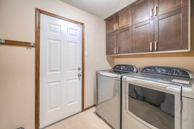 148 Chapman Close Se, Home with 3 bedrooms, 3 bathrooms and 2 parking in Calgary AB | Image 8