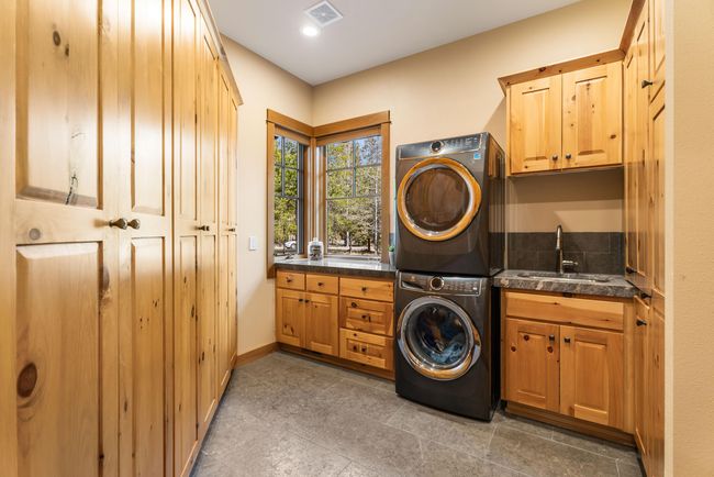 Laundry Room | Image 26