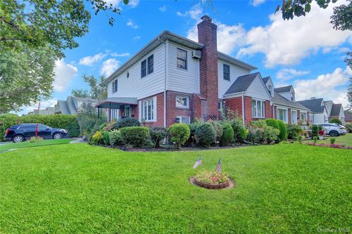 54 Nugent St, New Hyde Park, NY, 11040-1914 | Card Image