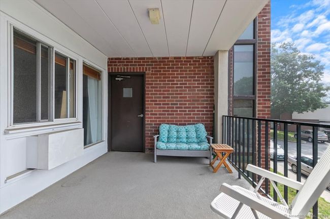 230 - 230 West Walk, Condo with 1 bedrooms, 1 bathrooms and 2 parking in West Haven CT | Image 4
