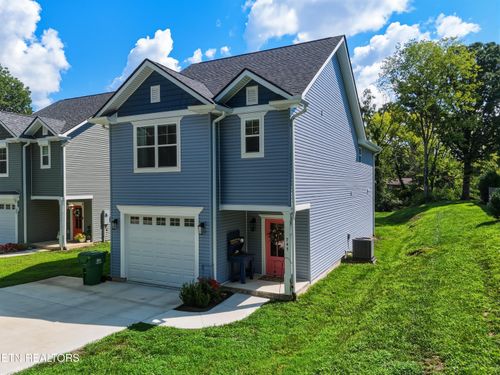 745 Maple Grove St, Maryville, TN, 37801-4696 | Card Image