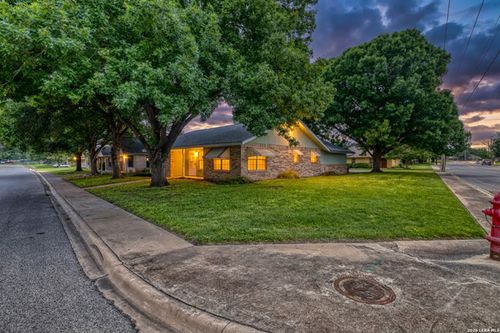600 N 2nd St, Uvalde, TX, 78801-4430 | Card Image