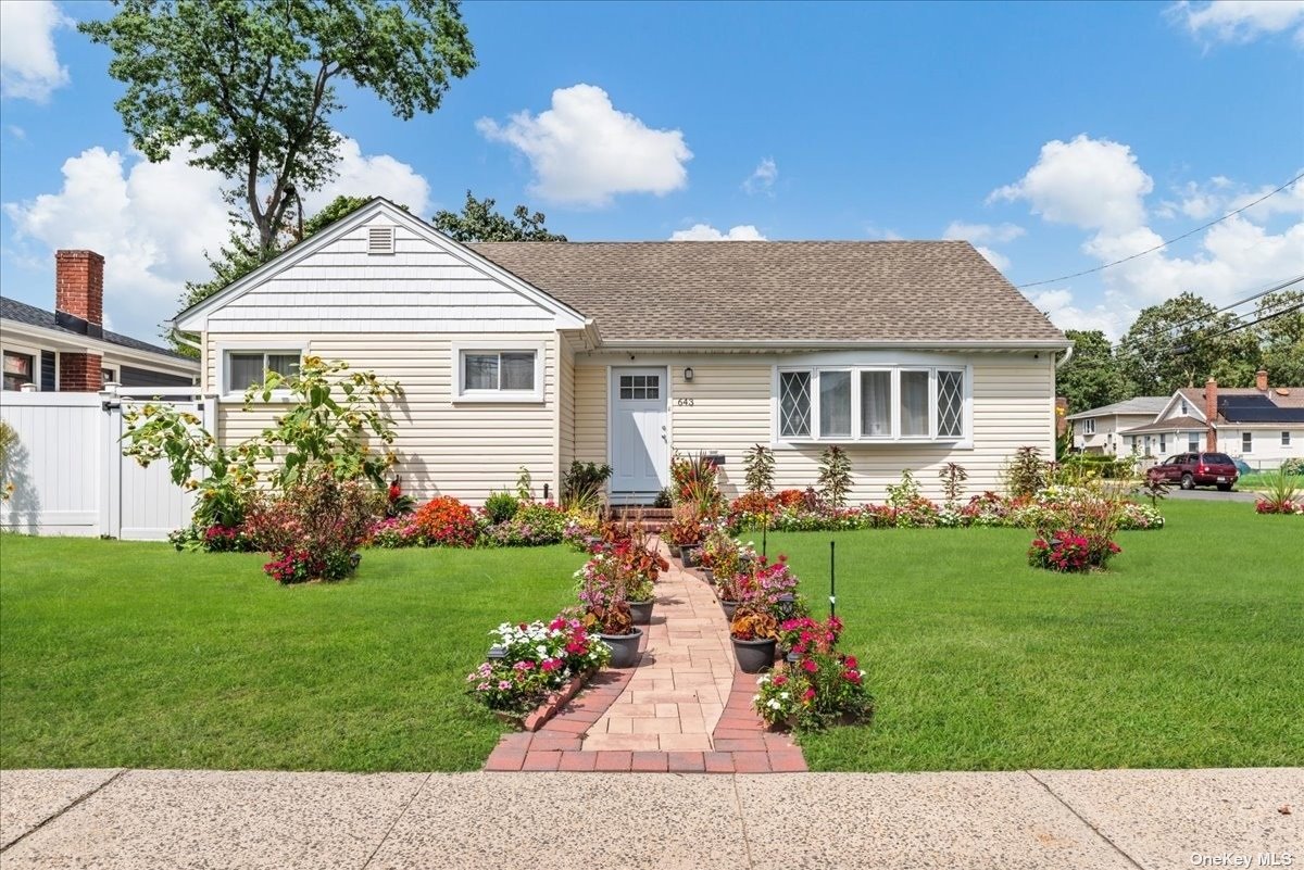 Broadway , Westbury, NY 11590