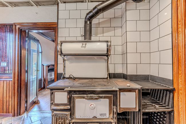 210 Bradford St, Home with 0 bedrooms, 1 bathrooms and 4 parking in Barrie ON | Image 6