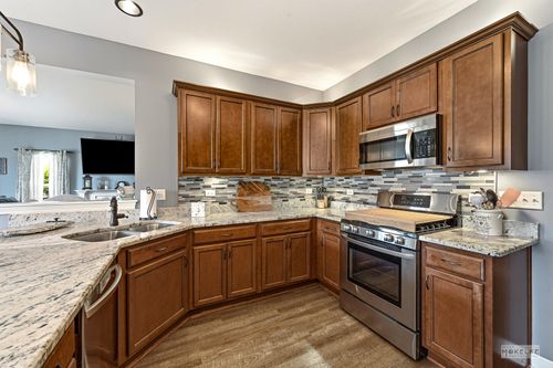 305 Shadow Wood Dr, Yorkville, IL, 60560-4683 | Card Image