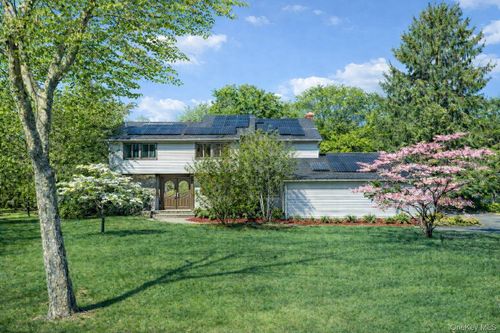 1 Allenby Dr, Northport, NY, 11768-1422 | Card Image