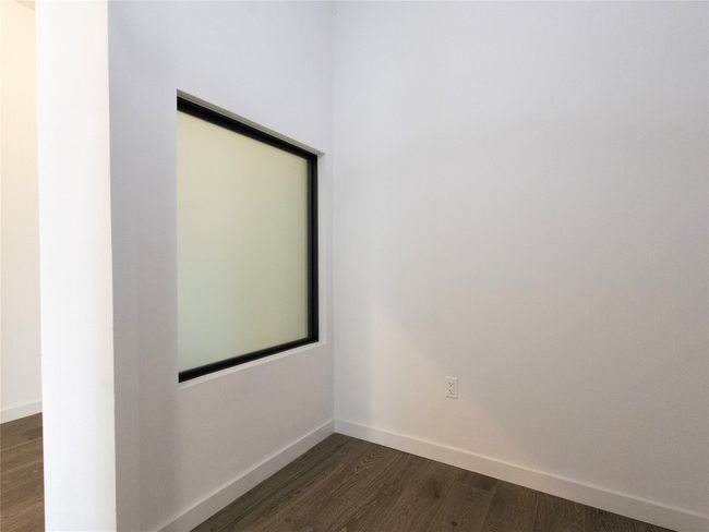 Office space towards the front of the unit | Image 19