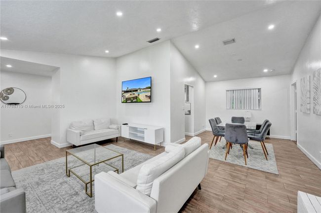 0 - 183 Sunflower Cir, House other with 4 bedrooms, 2 bathrooms and null parking in Royal Palm Beach FL | Image 4