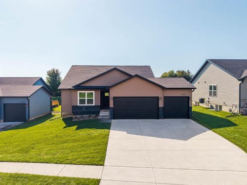 213 Riverbend Rd, Waverly, IA, 50677-4410 | Card Image