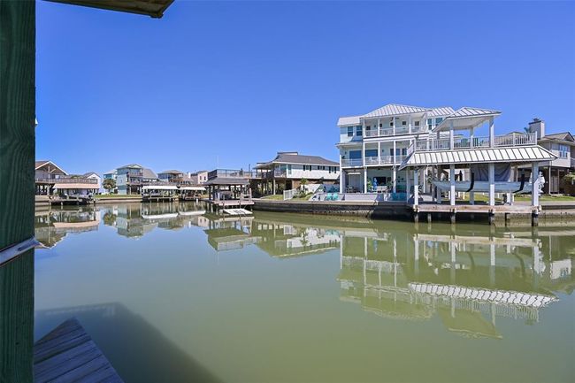 Canal views from lower living area | Image 27
