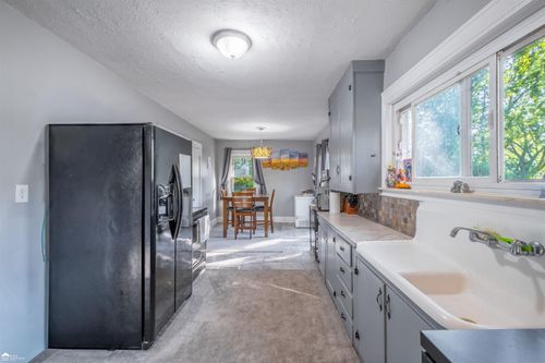 6275 Williams Lake Rd, Waterford Twp, MI, 48329-3062 | Card Image