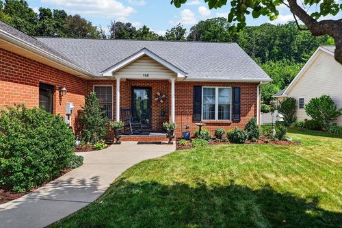 116 Red Oaks Dr, STAUNTON, VA, 24401-9102 | Card Image