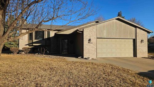2805 S Whetstone Cir, Sioux Falls, SD, 57103-6509 | Card Image