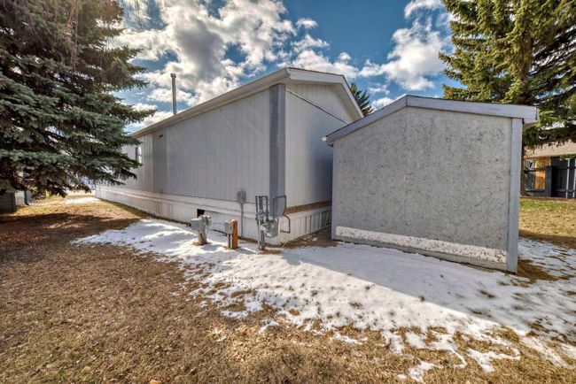 3207 Burroughs Manor Ne, Home with 2 bedrooms, 1 bathrooms and 2 parking in Calgary AB | Image 27