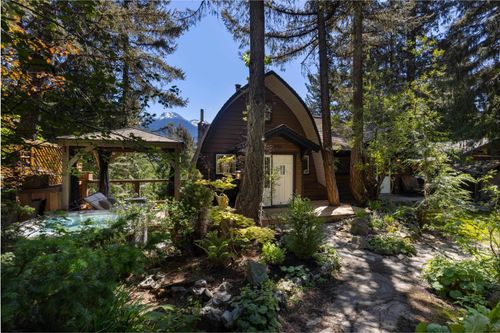 9480 Emerald Dr, Whistler, BC, V8E0G5 | Card Image