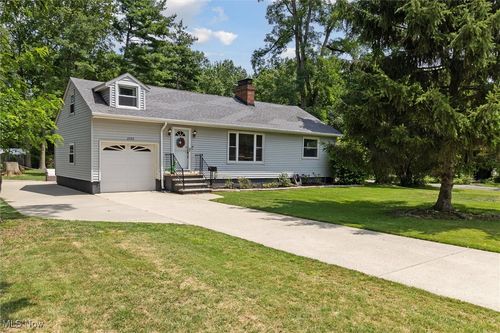 2353 W Hedgewood Dr, Westlake, OH, 44145-4027 | Card Image
