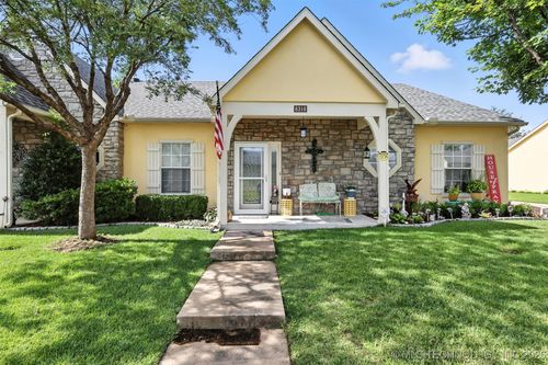 8310 74th Ct, Tulsa, OK, 74133-2983 | Card Image