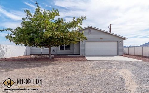 6780 Newby Ln, Pahrump, NV, 89060-1044 | Card Image