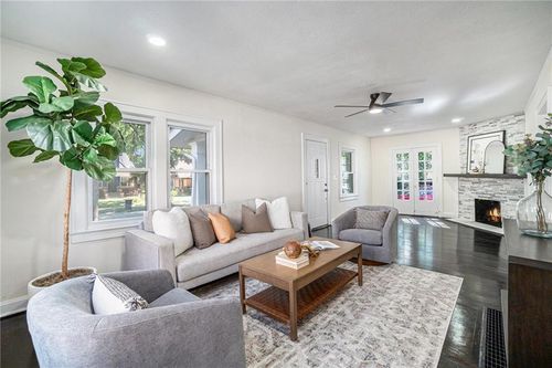 5630 Woodland Ave, Kansas City, MO, 64110-2924 | Card Image