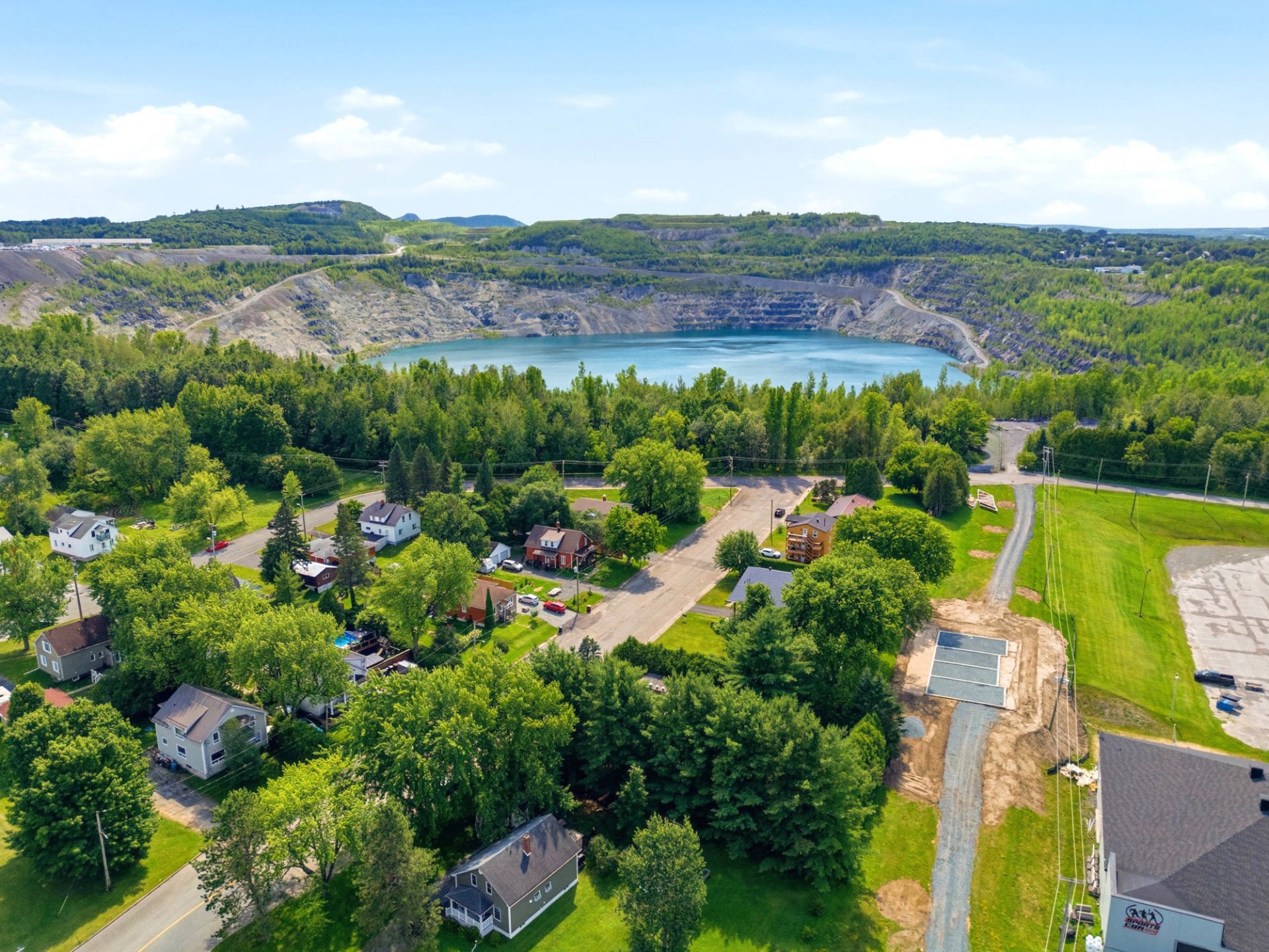 Residential in Val-des-Sources 4
