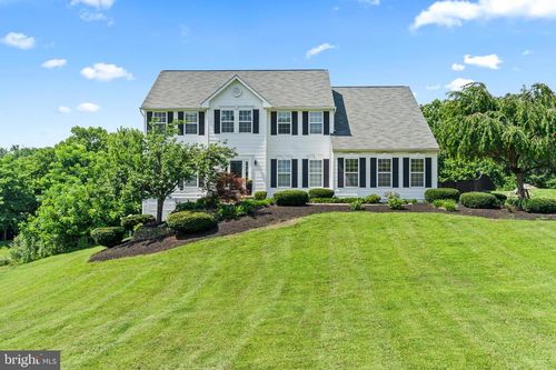 600 Pinnacle Dr, BUNKER HILL, WV, 25413-3555 | Card Image