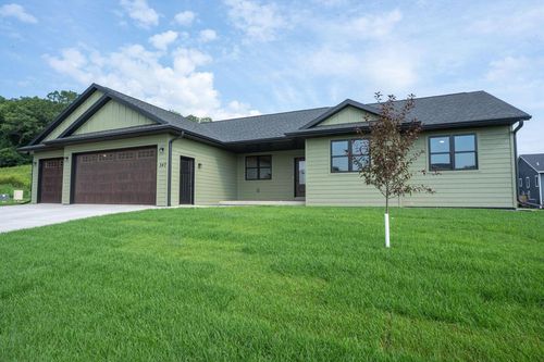 347 Southern Drive, Holmen, WI, 54636 | Card Image