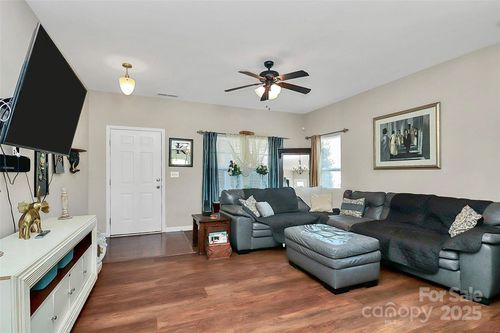 4175 Broadstairs Dr, Concord, NC, 28025-9240 | Card Image