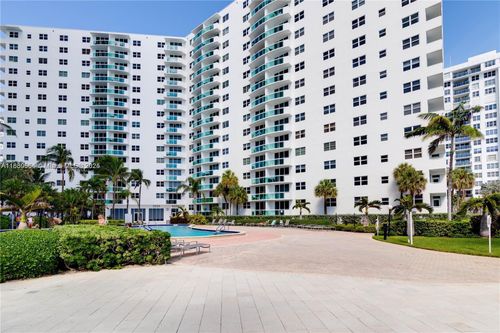 apt-443-3001 Ocean Dr, Hollywood, FL, 33019-2865 | Card Image