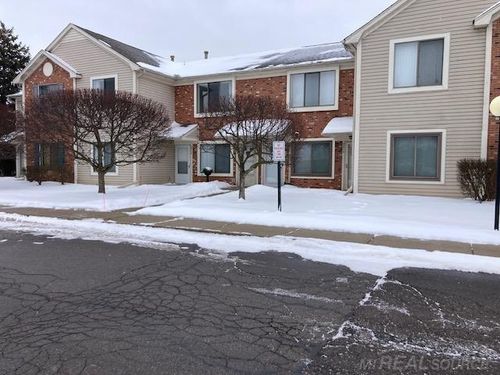 30783 Hidden Pines Ln, Roseville, MI, 48066-7308 | Card Image