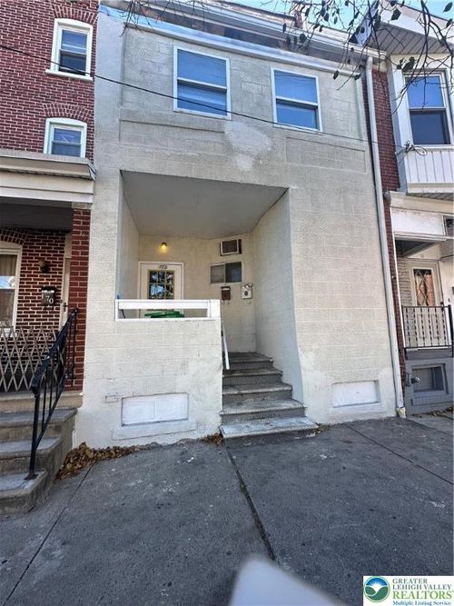 172 W Tilghman St, Allentown, PA, 18102-2520 | Card Image