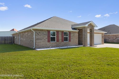 8752 Palmetto Dr, Ocean Springs, MS, 39564-8817 | Card Image