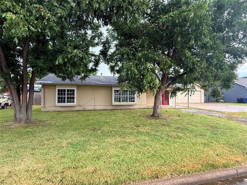 2622 34th Ave N, Texas City, TX, 77590-3851 | Card Image