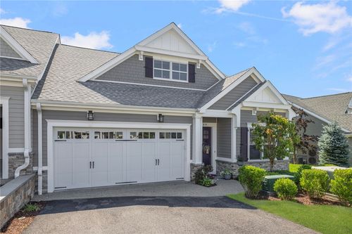 49 Travelers Ct, East Greenwich, RI, 02818-7303 | Card Image