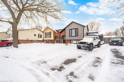 204 Medina Crt, Oshawa, ON, L1J7E1 | Card Image