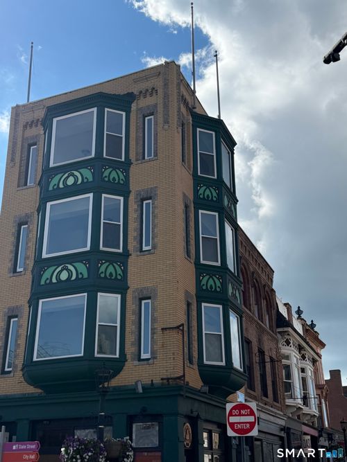 2 Bank St, New London, CT, 06320-6053 | Card Image